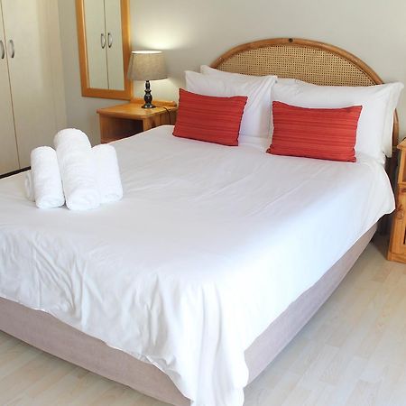 Oceans Hotel & Self Catering Mosselbaai Buitenkant foto